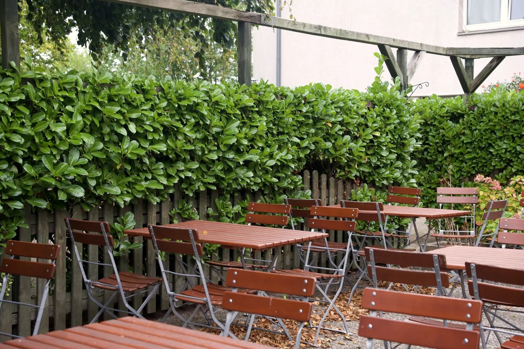 Biergarten mit Gilde-Sonnenschirmen