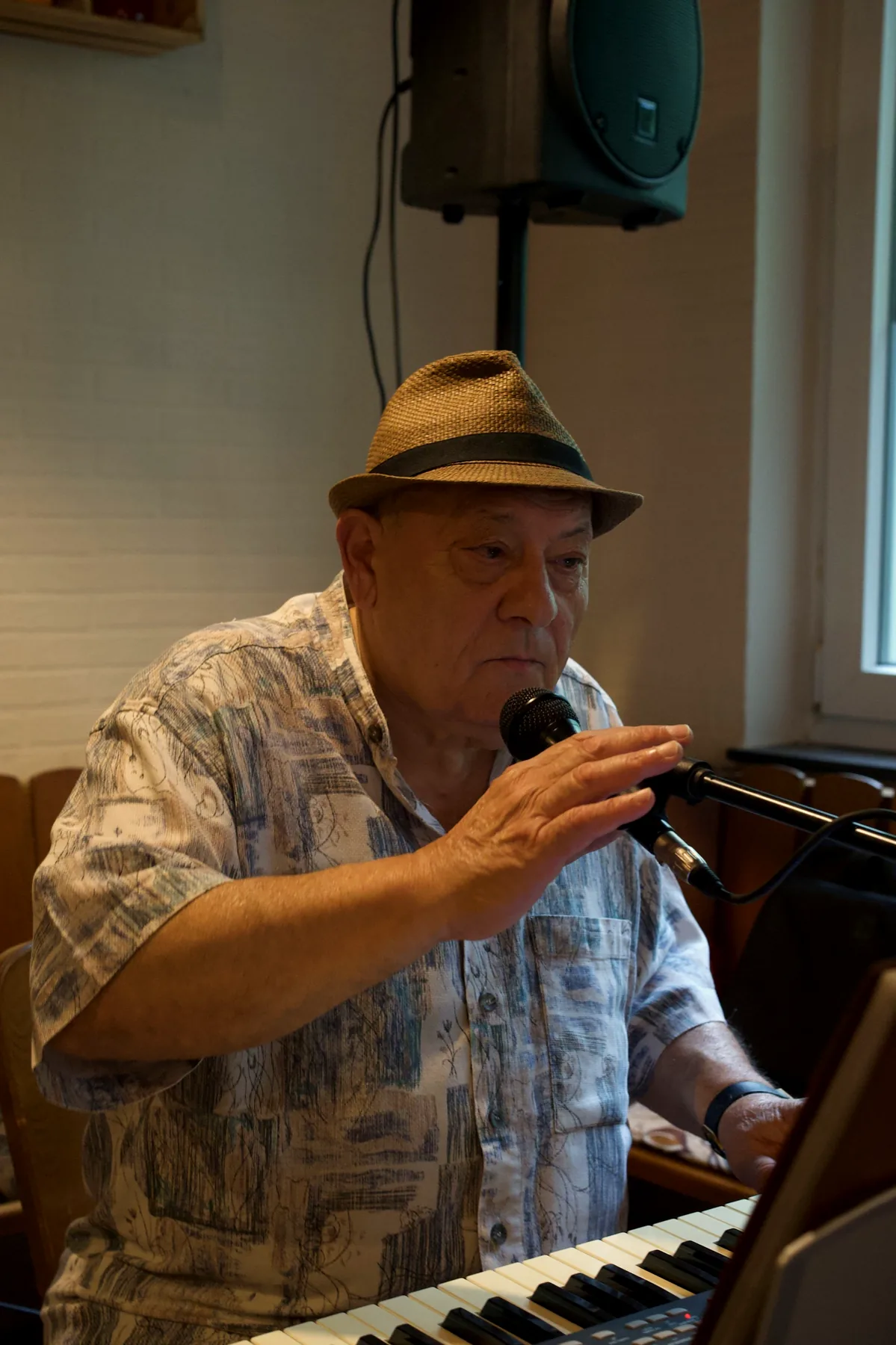 Tino’s Piano Bar am Klavier beim Eröffnungsabend