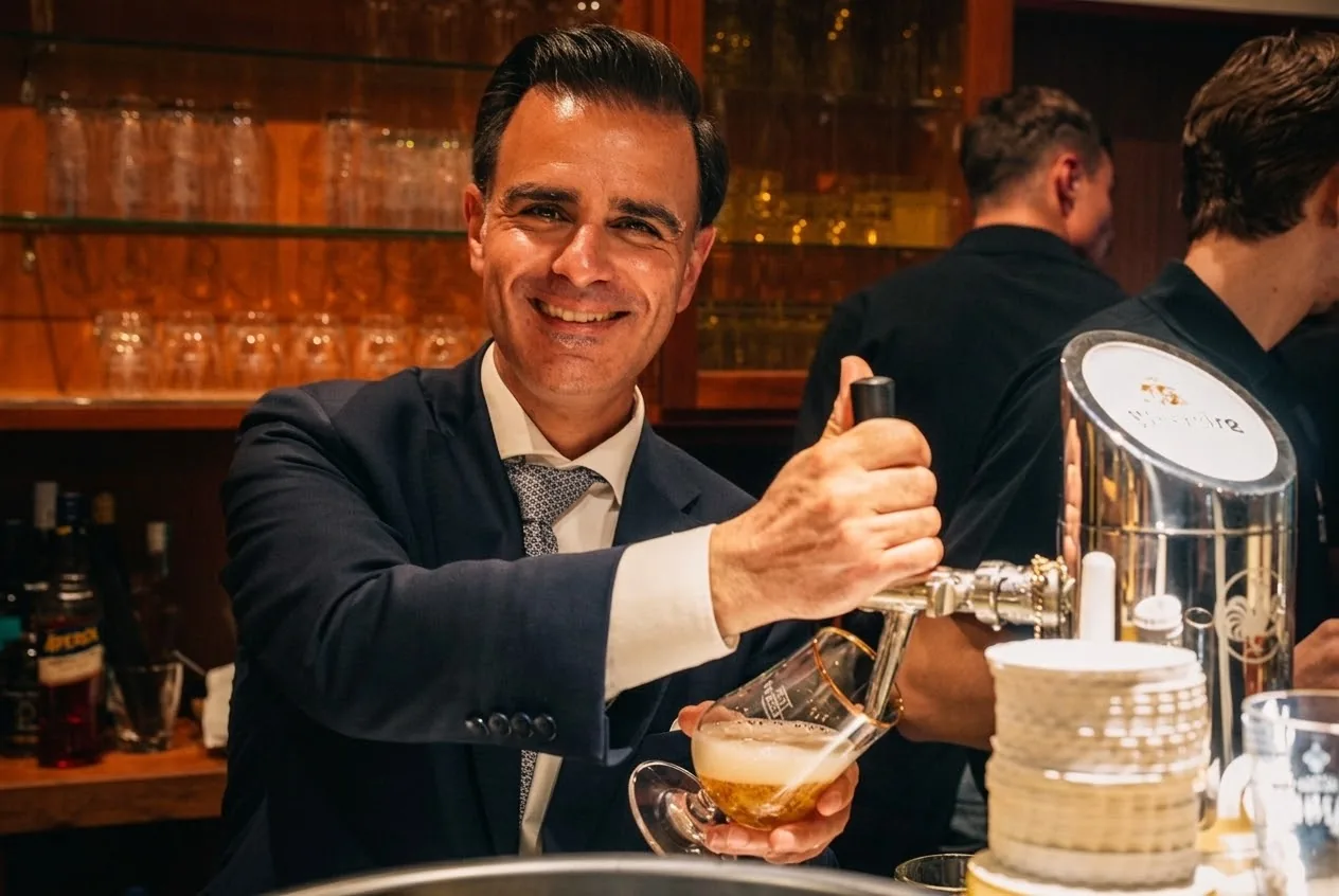 Garbsens Bürgermeister zapft zur Eröffnung das erste Bier